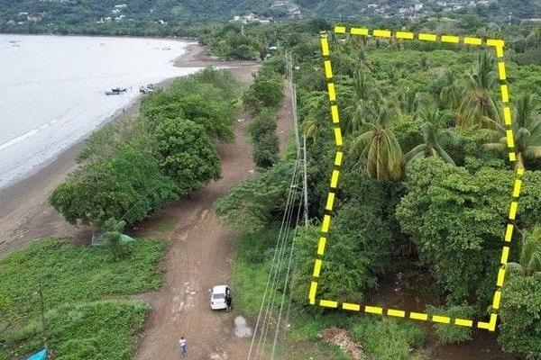 🌴 LOTE ESQUINERO FRENTE AL MAR EN PLAYAS DEL COCO — $210,000