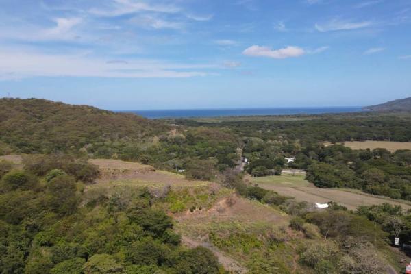 Terreno de 22 hectáreas con vista al mar para desarrollo en Tamarindo